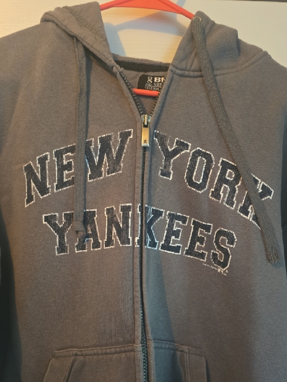 New York Yankees Zip-Up Hoodie - Picture 2 of 4